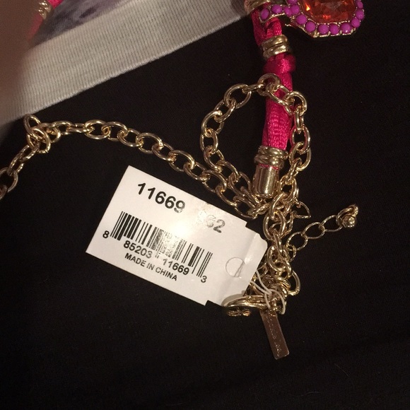 Cookie Lee Statement Necklace🌸 - Picture 3 of 3